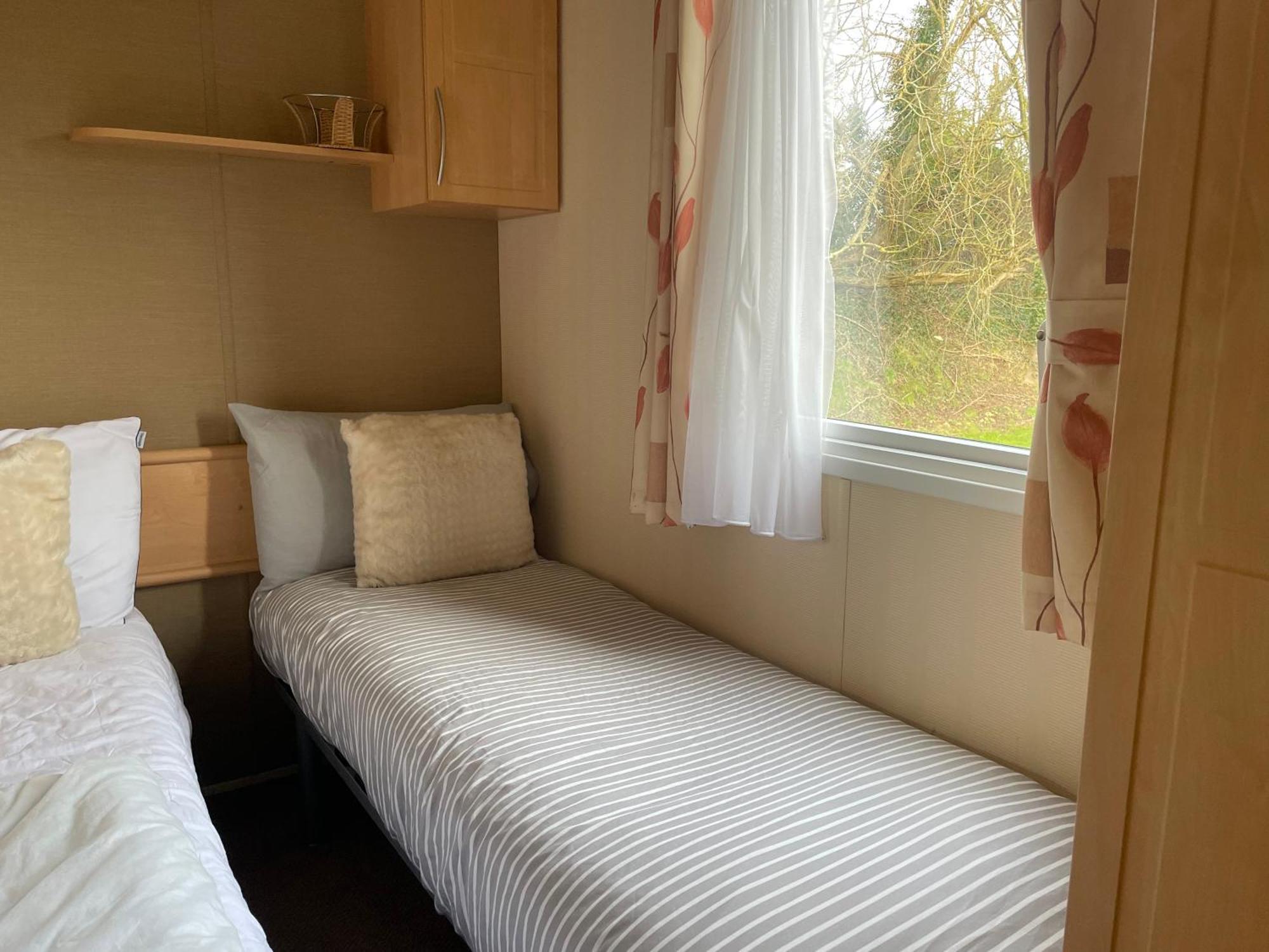 Cosy 3 Bedroom Caravan, South Cerney Luaran gambar
