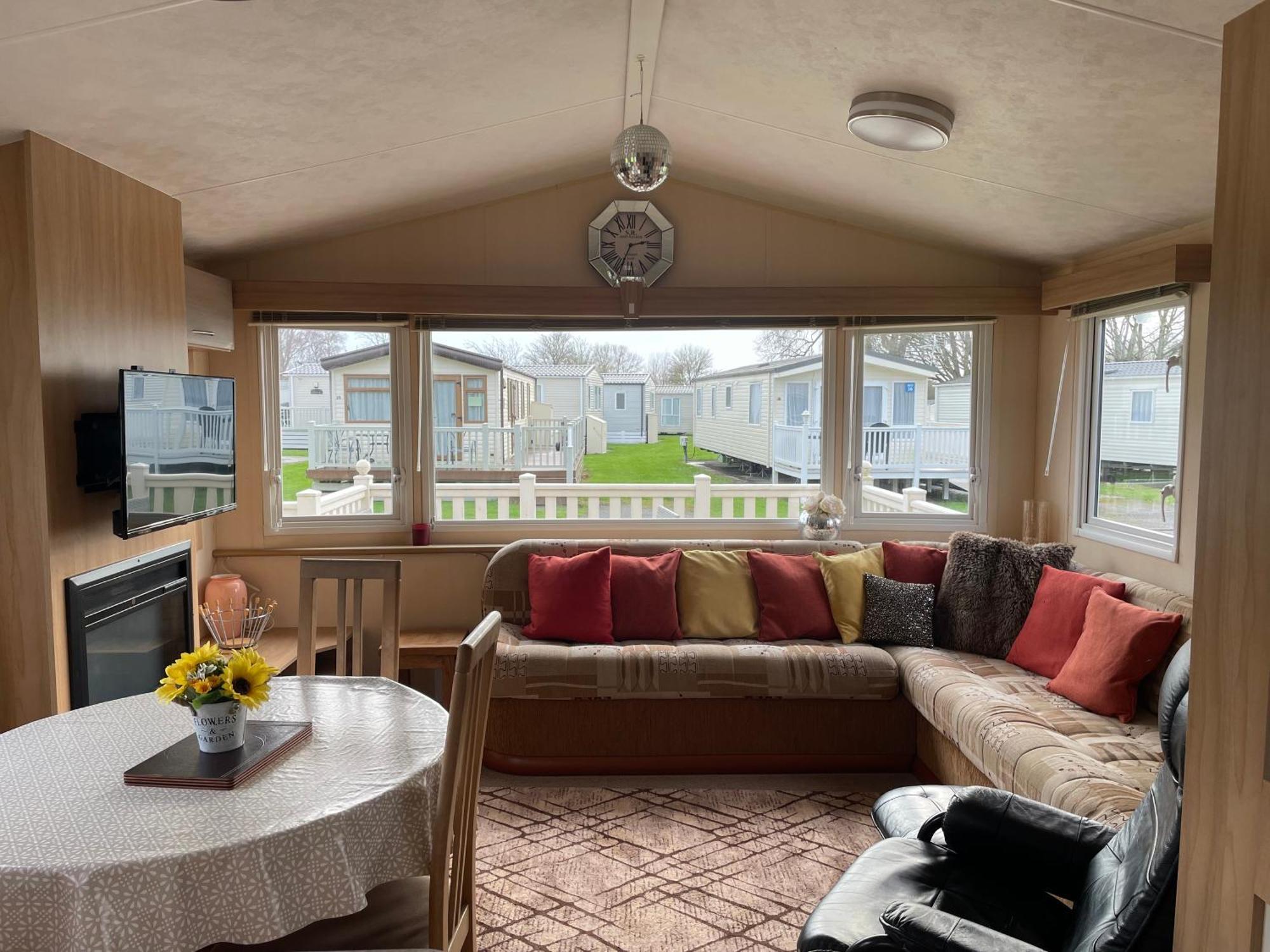 Cosy 3 Bedroom Caravan, South Cerney Luaran gambar
